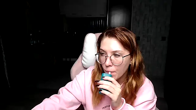 Snapshot of Reginasmilee chatting on November 9, 2025, 1:31 am Reginasmilee online show from November 9, 2025, 1:31 am