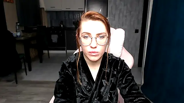 Snapshot of Reginasmilee chatting on November 15, 2025, 2:37 am Reginasmilee online show from November 15, 2025, 2:37 am