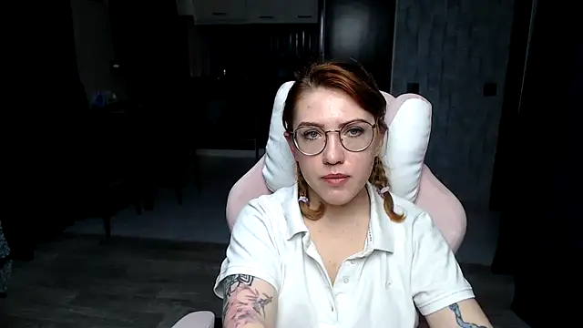 Snapshot of Reginasmilee chatting on November 11, 2025, 1:11 am Reginasmilee online show from November 11, 2025, 1:11 am