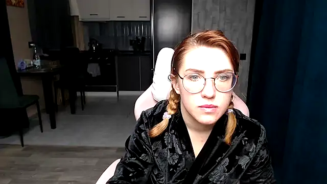 Snapshot of Reginasmilee chatting on November 14, 2025, 1:42 am Reginasmilee online show from November 14, 2025, 1:42 am