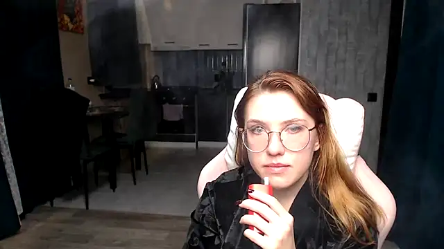 Snapshot of Reginasmilee chatting on November 8, 2025, 12:36 am Reginasmilee online show from November 8, 2025, 12:36 am