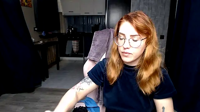 Snapshot of Reginasmilee chatting on October 22, 2025, 11:25 pm Reginasmilee online show from October 22, 2025, 11:25 pm