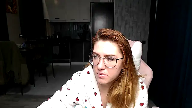 Snapshot of Reginasmilee chatting on November 25, 2025, 12:22 am Reginasmilee online show from November 25, 2025, 12:22 am