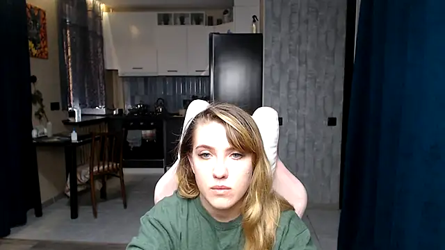 Snapshot of Reginasmilee chatting on September 27, 2025, 12:33 pm Reginasmilee online show from September 27, 2025, 12:33 pm