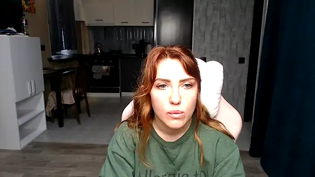 Snapshot of Reginasmilee chatting on October 9, 2025, 7:31 am Reginasmilee online show from October 9, 2025, 7:31 am