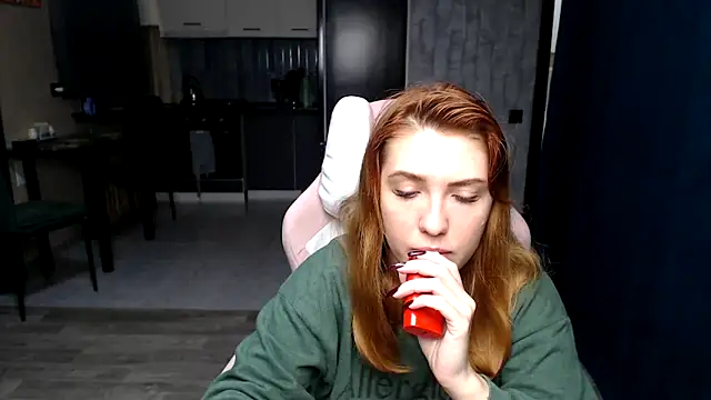 Snapshot of Reginasmilee chatting on October 31, 2025, 2:30 am Reginasmilee online show from October 31, 2025, 2:30 am