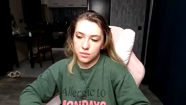 Snapshot of Reginasmilee chatting on September 28, 2025, 2:07 am Reginasmilee online show from September 28, 2025, 2:07 am