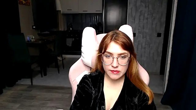 Snapshot of Reginasmilee chatting on November 12, 2025, 5:44 am Reginasmilee online show from November 12, 2025, 5:44 am