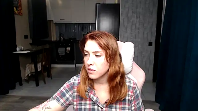 Snapshot of Reginasmilee chatting on October 5, 2025, 1:29 am Reginasmilee online show from October 5, 2025, 1:29 am