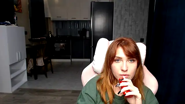 Snapshot of Reginasmilee chatting on October 8, 2025, 4:19 pm Reginasmilee online show from October 8, 2025, 4:19 pm