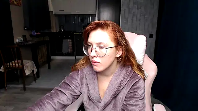 Snapshot of Reginasmilee chatting on October 19, 2025, 1:41 am Reginasmilee online show from October 19, 2025, 1:41 am