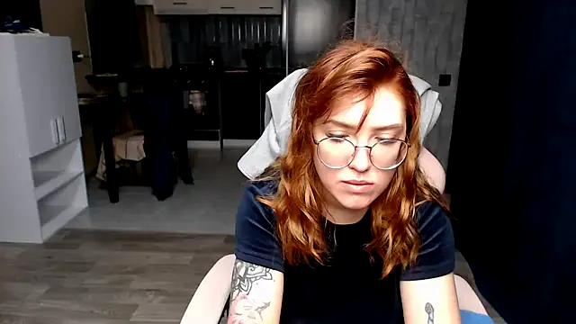 Snapshot of Reginasmilee chatting on October 10, 2025, 10:21 pm Reginasmilee online show from October 10, 2025, 10:21 pm