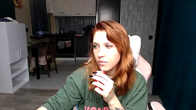 Snapshot of Reginasmilee chatting on October 8, 2025, 4:14 am Reginasmilee online show from October 8, 2025, 4:14 am