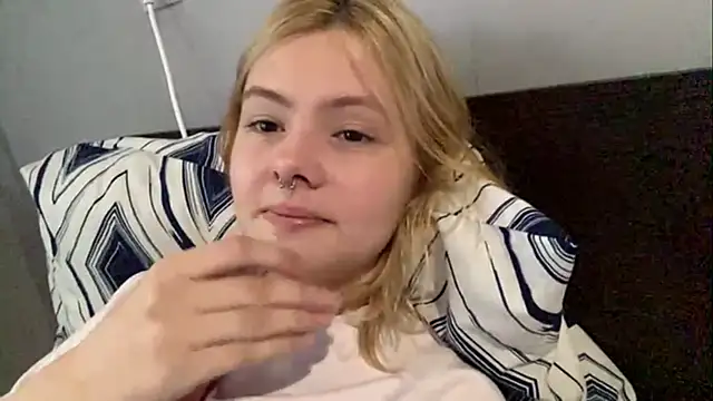 Snapshot of Jeneienal_1 chatting on July 8, 2026, 2:40 pm Jeneienal 1 online show from July 8, 2026, 2:40 pm