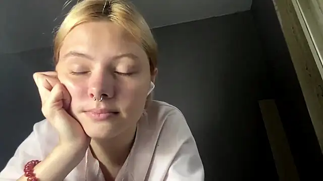 Snapshot of Jeneienal_1 chatting on July 9, 2026, 2:49 pm Jeneienal 1 online show from July 9, 2026, 2:49 pm