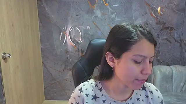 Snapshot of sophie_rose_cn chatting on July 2, 2026, 1:39 pm sophie rose cn online show from July 2, 2026, 1:39 pm