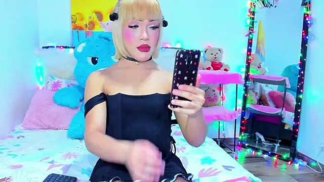 Snapshot of Fabiana- chatting on June 25, 2026, 2:22 pm Fabiana- online show from June 25, 2026, 2:22 pm