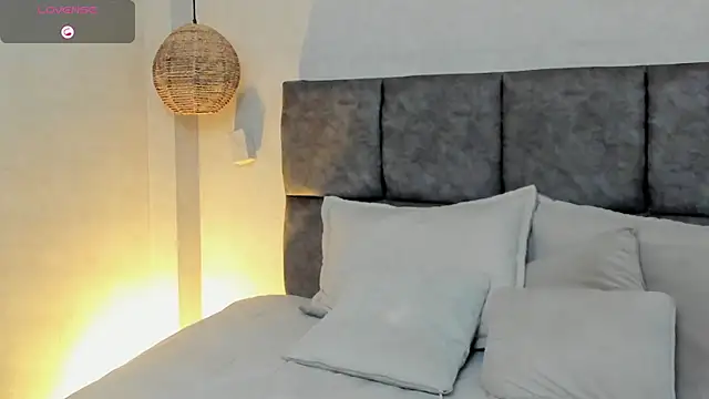 vera  lux online show from August 4, 2026, 12:31 pm