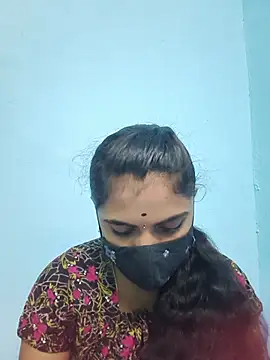 Snapshot of Megavarthinii chatting on July 4, 2026, 12:32 pm Megavarthinii online show from July 4, 2026, 12:32 pm