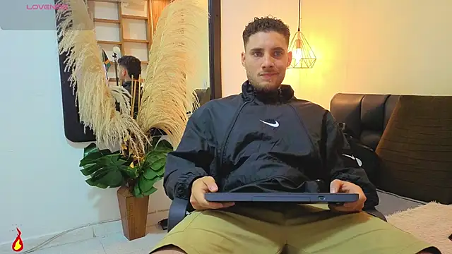 Kiing 001 online show from July 19, 2026, 7:32 pm