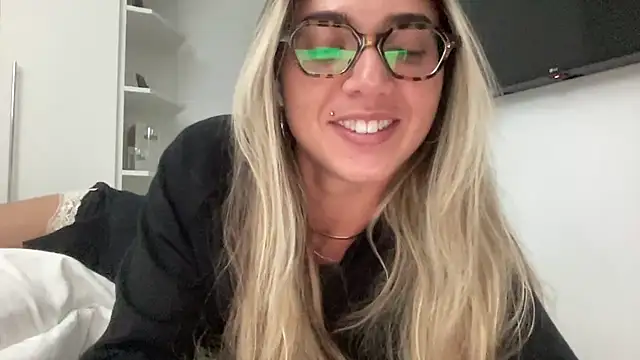 Snapshot of lailayourangel chatting on August 7, 2026, 3:01 am lailayourangel online show from August 7, 2026, 3:01 am