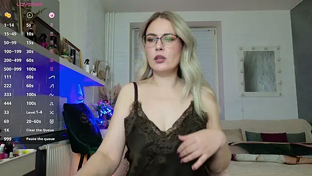 Snapshot of BeautyeyesLovely chatting on March 10, 2026, 11:20 pm BeautyeyesLovely online show from March 10, 2026, 11:20 pm