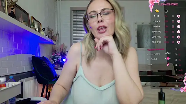 BeautyeyesLovely online show from November 27, 2025, 1:55 pm