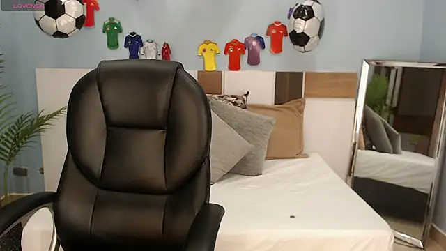 Snapshot of salome_veles chatting on July 7, 2026, 7:50 pm salome veles online show from July 7, 2026, 7:50 pm