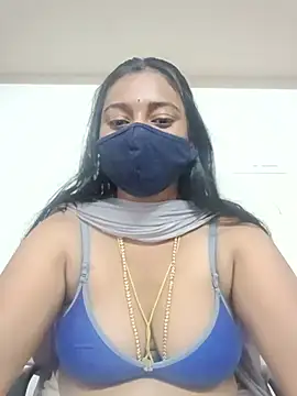 Lexilove01 online show from July 10, 2026, 1:55 pm