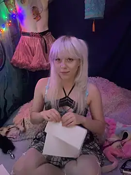 Snapshot of LilyMintyx chatting on July 6, 2026, 10:12 pm LilyMintyx online show from July 6, 2026, 10:12 pm