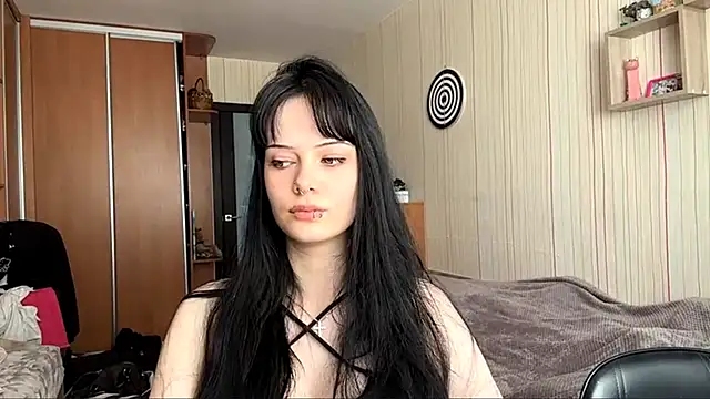 Snapshot of CarolannMassart chatting on July 1, 2026, 1:33 pm CarolannMassart online show from July 1, 2026, 1:33 pm