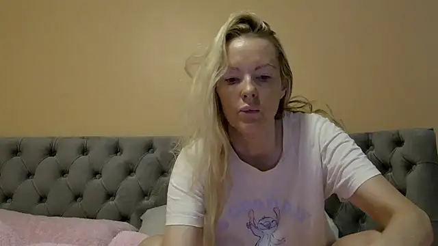 Snapshot of MissHoneySuga chatting on August 5, 2026, 5:45 am MissHoneySuga online show from August 5, 2026, 5:45 am