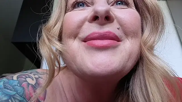 Snapshot of TammyJeann chatting on May 6, 2026, 12:20 pm TammyJeann online show from May 6, 2026, 12:20 pm