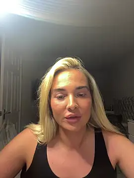 Snapshot of MarnieMilfxox chatting on July 7, 2026, 8:56 pm MarnieMilfxox online show from July 7, 2026, 8:56 pm