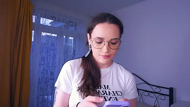 Snapshot of SuziZipf chatting on July 5, 2026, 6:37 pm SuziZipf online show from July 5, 2026, 6:37 pm