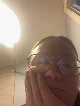 Mrsslovelylilyyy online show from July 24, 2026, 12:34 pm