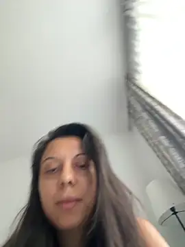 Snapshot of IzyDiamond chatting on July 2, 2026, 9:26 am IzyDiamond online show from July 2, 2026, 9:26 am
