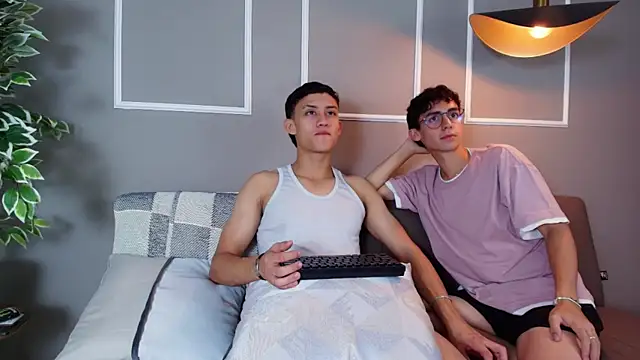 Snapshot of Alejo_and_Patrick chatting on July 4, 2026, 12:43 pm Alejo and Patrick online show from July 4, 2026, 12:43 pm