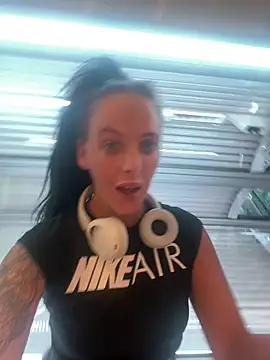 Snapshot of Lucy-White-69 chatting on July 7, 2026, 12:42 pm Lucy-White-69 online show from July 7, 2026, 12:42 pm