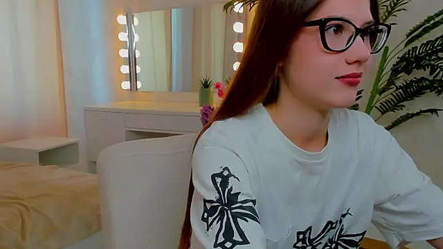 Snapshot of RobinFloros chatting on July 6, 2026, 9:38 am RobinFloros online show from July 6, 2026, 9:38 am