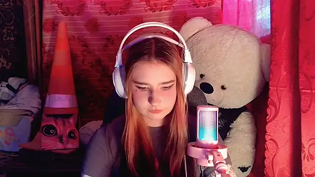 Snapshot of MillieWelder chatting on July 4, 2026, 3:16 pm MillieWelder online show from July 4, 2026, 3:16 pm