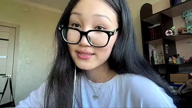 Snapshot of QueenOfCute chatting on July 6, 2026, 4:19 am QueenOfCute online show from July 6, 2026, 4:19 am