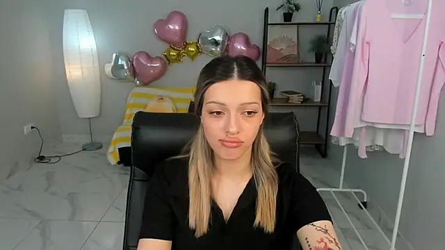 Snapshot of KarenCarson chatting on July 12, 2026, 11:00 am KarenCarson online show from July 12, 2026, 11:00 am