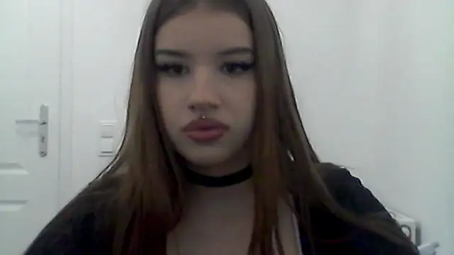 MollyHotTeen online show from July 10, 2026, 2:28 pm