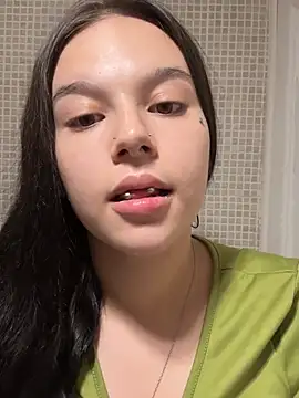 cristinaculona online show from July 12, 2026, 2:12 am