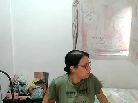 Snapshot of Rosu_86 chatting on July 9, 2026, 2:05 pm Rosu 86 online show from July 9, 2026, 2:05 pm