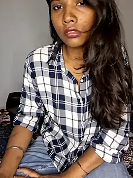 Snapshot of MysticDiya chatting on July 10, 2026, 5:51 am MysticDiya online show from July 10, 2026, 5:51 am