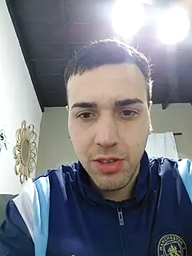 Snapshot of Agusss_2000 chatting on July 9, 2026, 12:04 pm Agusss 2000 online show from July 9, 2026, 12:04 pm