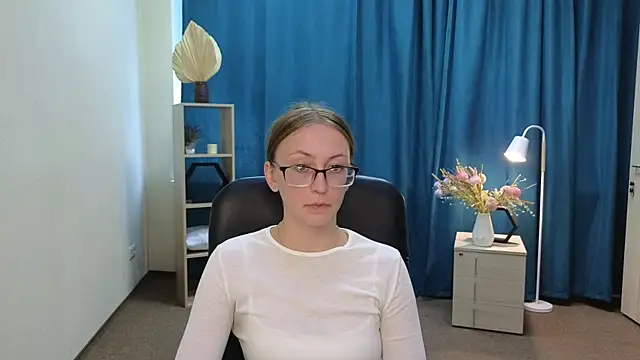 Snapshot of AlonaGolembeski chatting on July 13, 2026, 5:40 am AlonaGolembeski online show from July 13, 2026, 5:40 am
