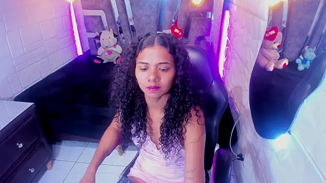 EmmyCarteer online show from July 16, 2026, 1:52 pm